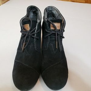Tom's shoes W10